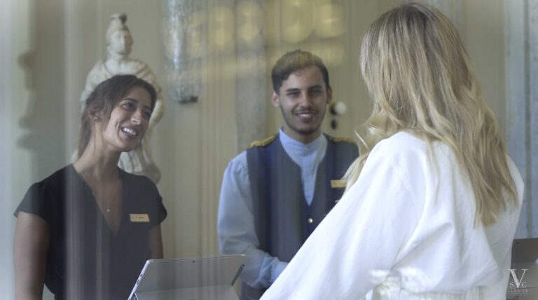 Professional and welcoming hotel front desk reception staff at Verride Santa Catarina